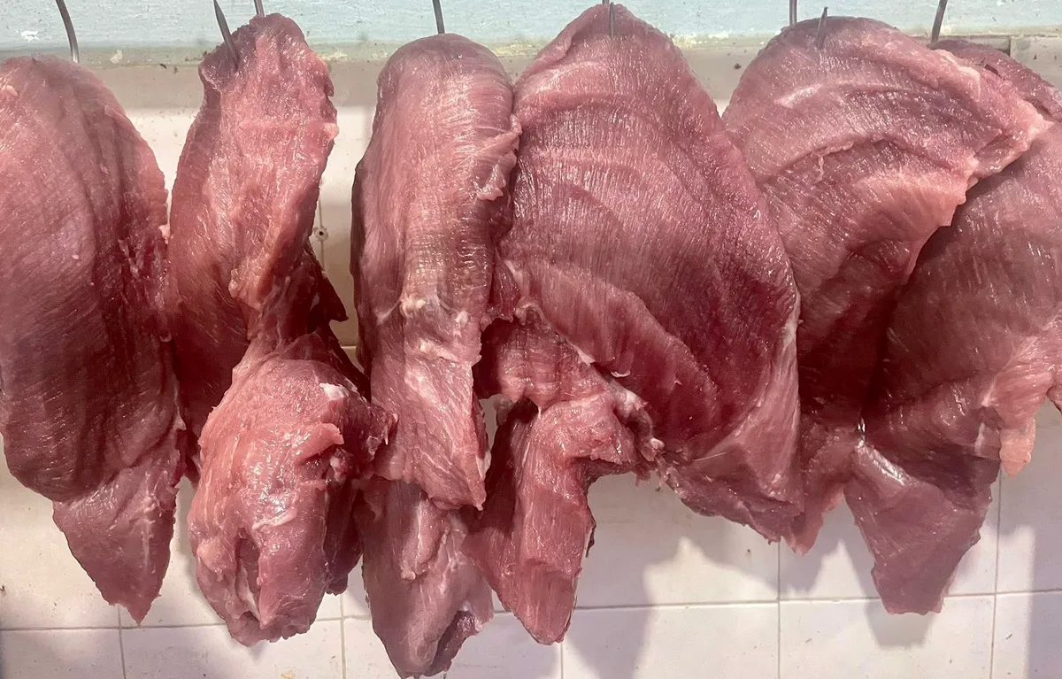 Thịt tươi tại Tiệm Bé Sáu 10